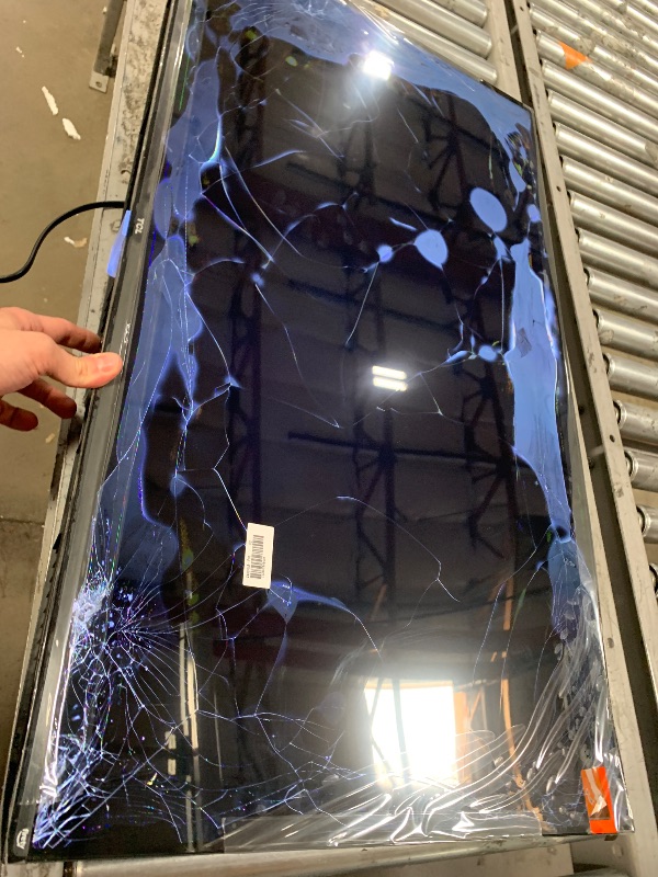 Photo 1 of ******************SCREEN DAMAGED, NON-FUNCTIONAL**************************

TCL 40-Inch Class S3 1080p LED Smart TV with Roku TV (40S350R