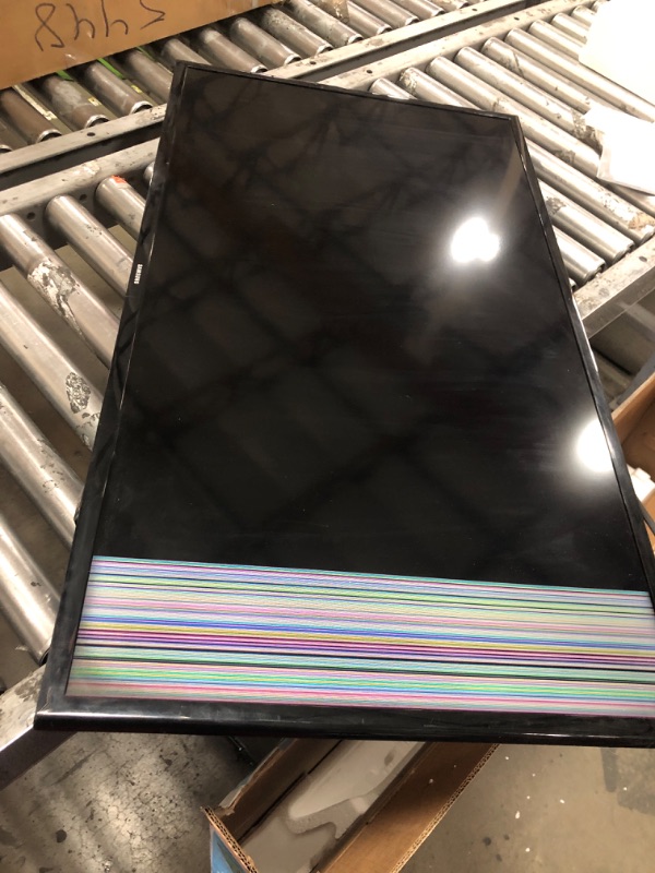 Photo 1 of ************THE RIGHT 1/4 OF THE SCREEN IS NOT WORKING***************

SAMSUNG 40-inch Class LED Smart FHD TV 1080P (UN40N5200AFXZA, 2019 Model), Black