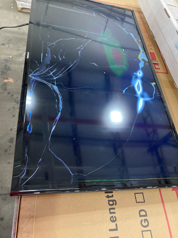 Photo 1 of **smashed screen final sale**SAMSUNG 40-inch Class LED Smart FHD TV 1080P (UN40N5200AFXZA, 2019 Model), Black