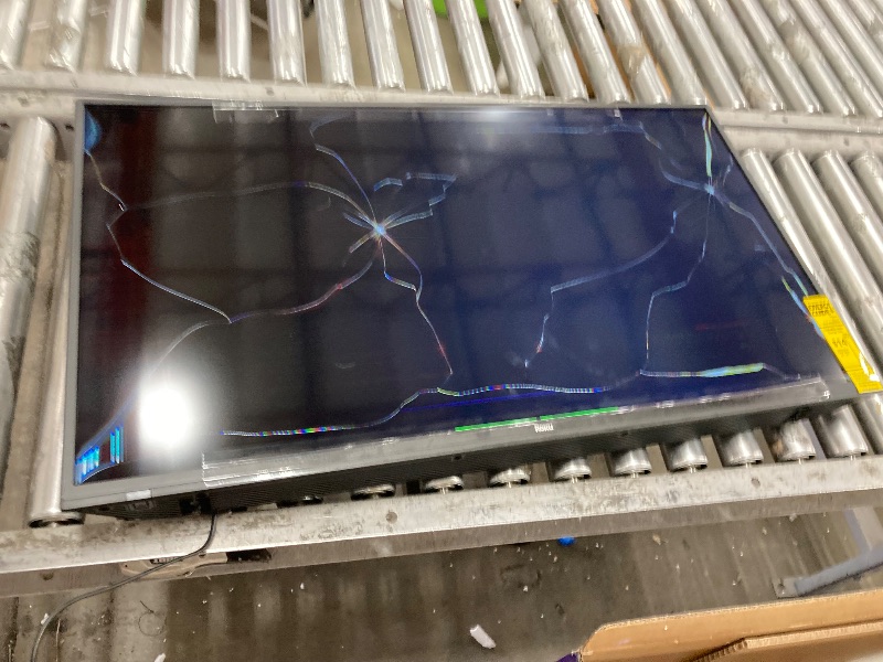 Photo 1 of ***SMASHED SCREEN FINAL SALE**Roku Smart TV 2025 – 40-Inch Select Series, 1080p Full HD TV – RokuTV with Voice Remote – Flat Screen LED Television with Wi-Fi for Streaming Live Local News, Sports, Family Entertainment