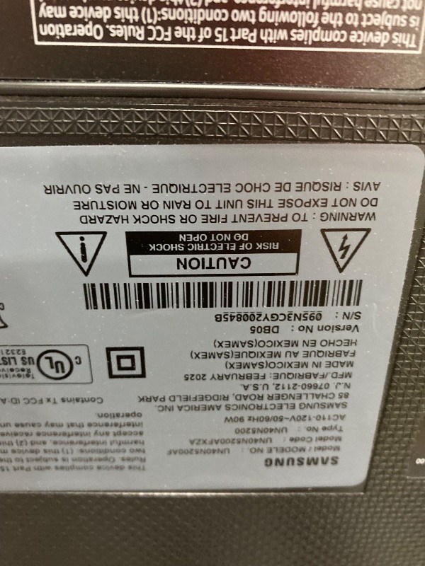 Photo 1 of **SMASHED SCREEN FINAL SALE**SAMSUNG 40-inch Class LED Smart FHD TV 1080P (UN40N5200AFXZA, 2019 Model), Black