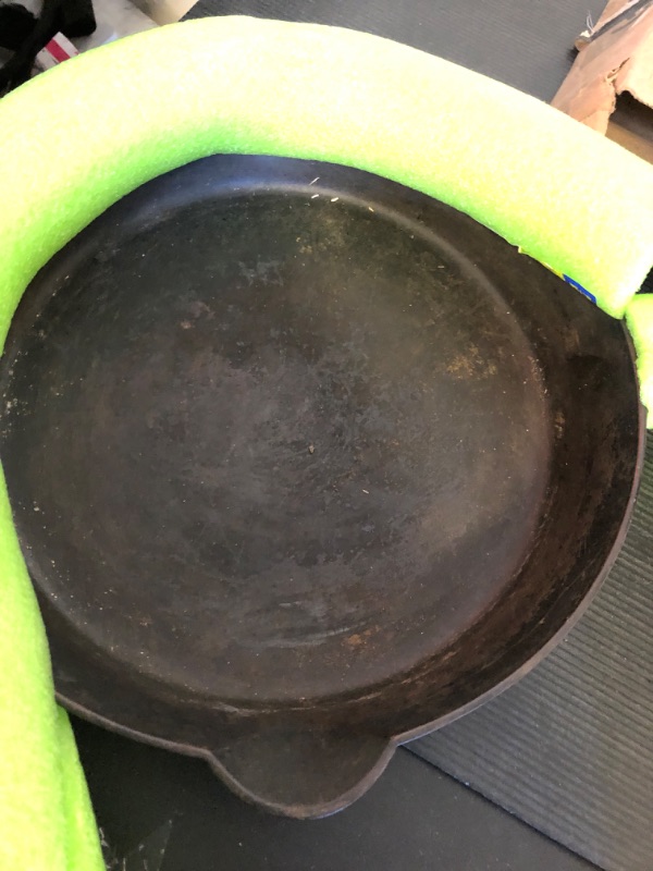 Photo 2 of Erie #10 Cast Iron Skillet 