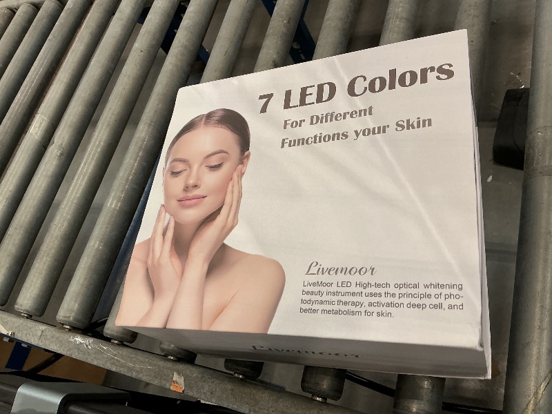 Photo 1 of SDKWDH Wireless 7-Color LED Facial Mask, 630+850nm At-Home Spa Beauty Tools