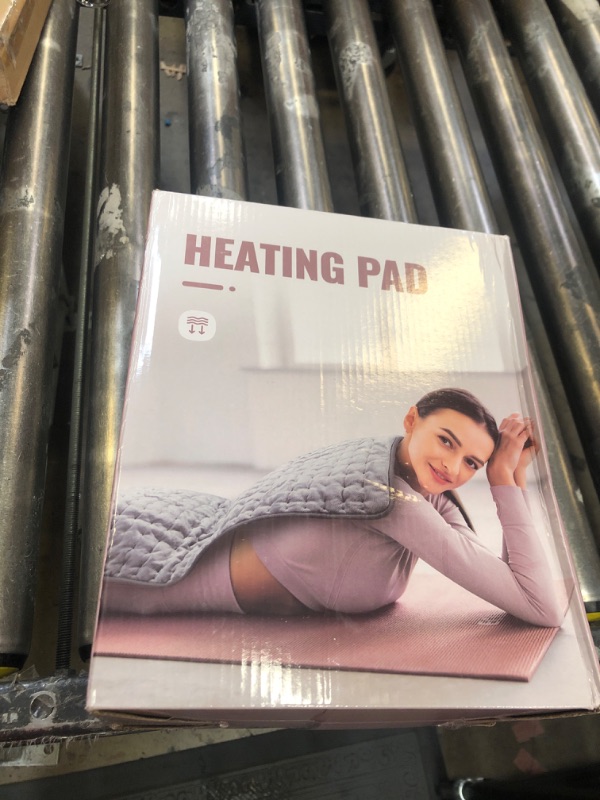 Photo 2 of XXL Heating Pad 20x40, Extra Large Heating Pads for Back, Full Body Electric Pad with Auto Shut Off for Neck and Shoulders, Moist Heating, 6 Heating Levels