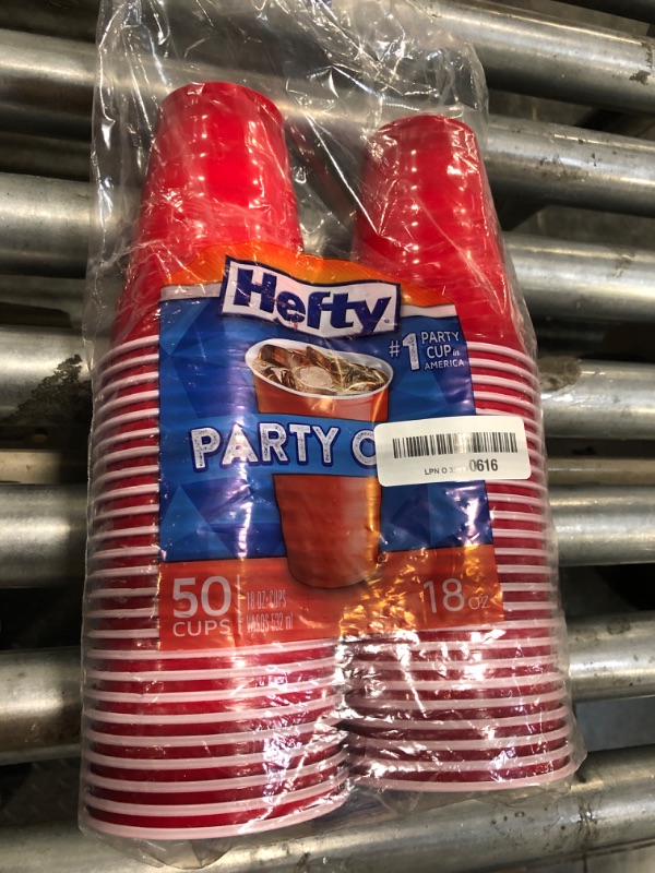 Photo 1 of Hefty Easy Grip Disposable Plastic Cold Cups, Red, 18 Ounce, 50 Count 