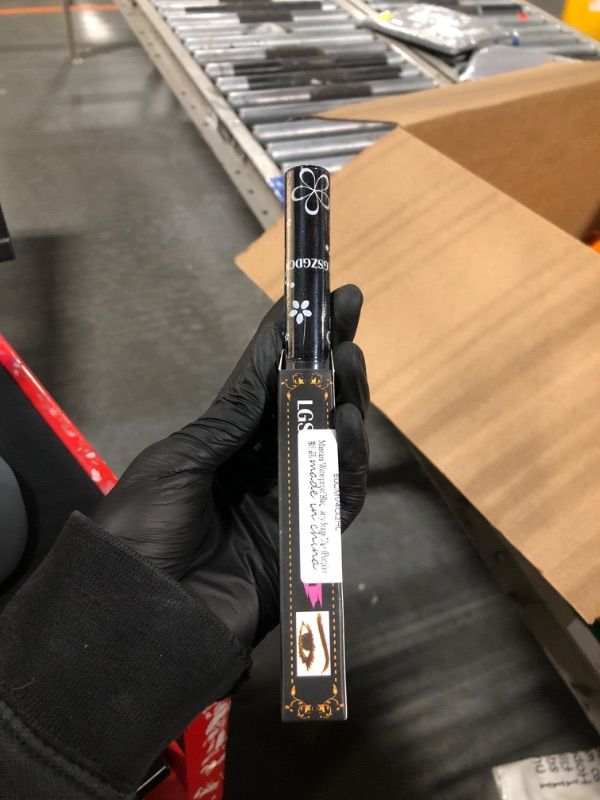 Photo 1 of ** SEALED**
Mascara Waterproof Black Volume and Length eyelashes natural curl increase three-dimensional feeling sweat proof and anti halo dyeing Daily Party Stage Use (Purple)