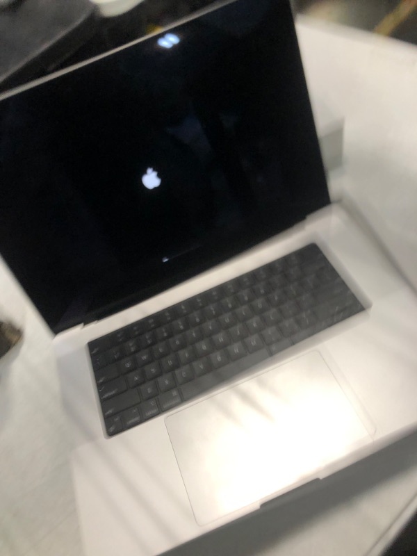 Photo 3 of ***FOR PARTS*** MacBook Pro (2022) 13-inch - Apple M2 8-core and 10-core GPU - 8GB RAM - SSD 256GB