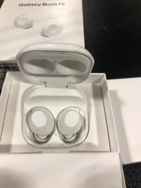 Photo 1 of **VERY USED**8Samsung Galaxy Buds FE True Wireless Bluetooth Earbuds, Comfort and Secure in Ear Fit, Auto Switch Audio, Touch Control, Built-in Voice Assistant, White [US Version, 1Yr Manufacturer Warranty]
