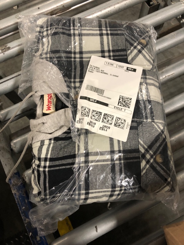 Photo 1 of ***UNKNOWN SIZE*** Wrangler Authentics Men's Long Sleeve Quilted Lined Flannel Shirt Jacket with Hood, Black Off-White, Small