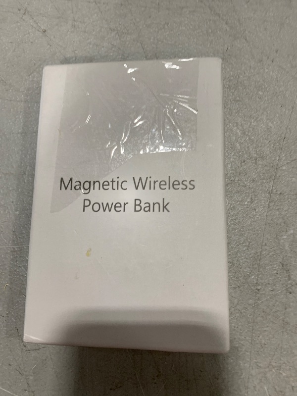 Photo 1 of magnetic wireless power bank