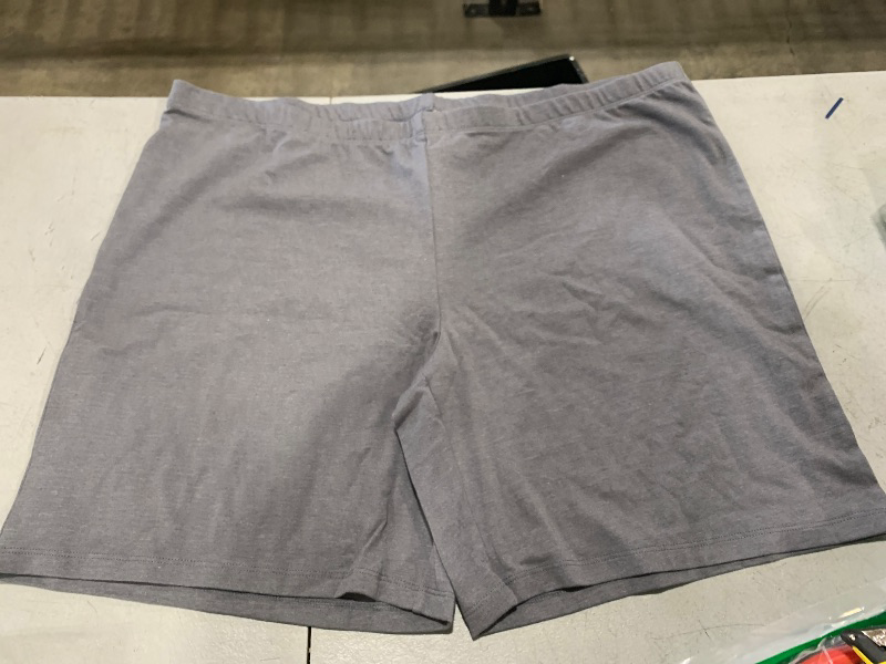 Photo 1 of XXL WOMENS SHORTS 