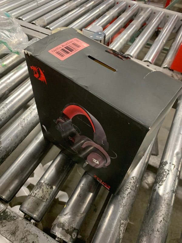 Photo 1 of Redragon H510 Zeus Wired Gaming Headset - 7.1 Surround Sound - Memory Foam Ear Pads - 53MM Drivers - Detachable Microphone, Works for Multi-Platforms PC, PS4/3 & Xbox One/Series X, NS