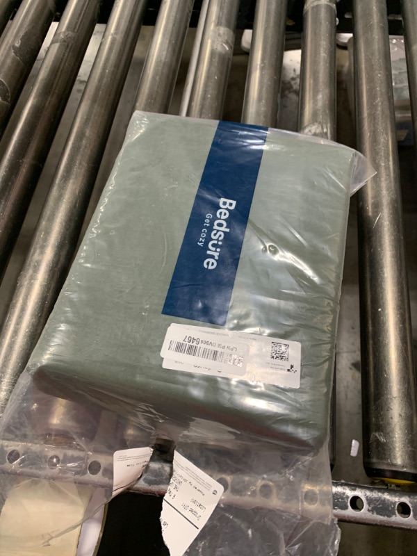 Photo 1 of Bedsure Olive Green Duvet Cover Queen Size - 3 Pieces Prewashed Extra Soft Bedding Set, Includes 1 Duvet Cover 90x90 Inches with Zipper Closure & 2 Pillow Shams, Comforter Not Included