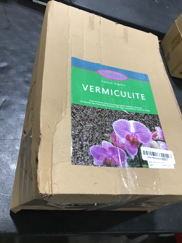 Photo 1 of Natural Coarse Vermiculite 20QT for Plants Organic Occurring Mineral Potting Mix Medium for Potted Plants, Hydroponics, Terrariums, Orchids, Mushroom Or Reptile Habitats