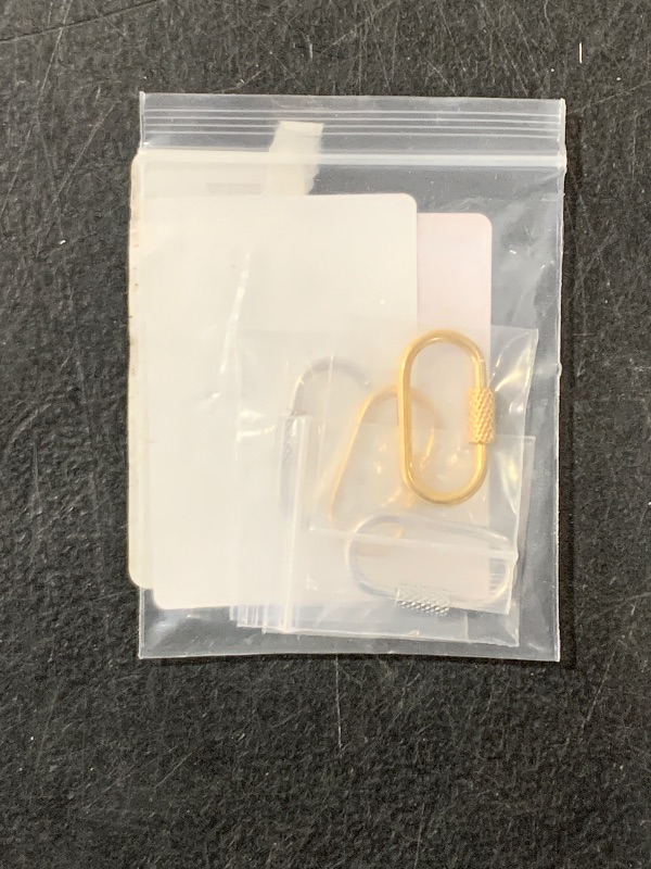 Photo 1 of 4 Pcs Small Locking Carabiner Screw Lock Carabiner Brass Screw Lock Clip Oval Lock Key Clasps Stainless Steel Screw Locking Keychain Simple Brass Keychain Holder Clasp Metal Keychain Clip Hook