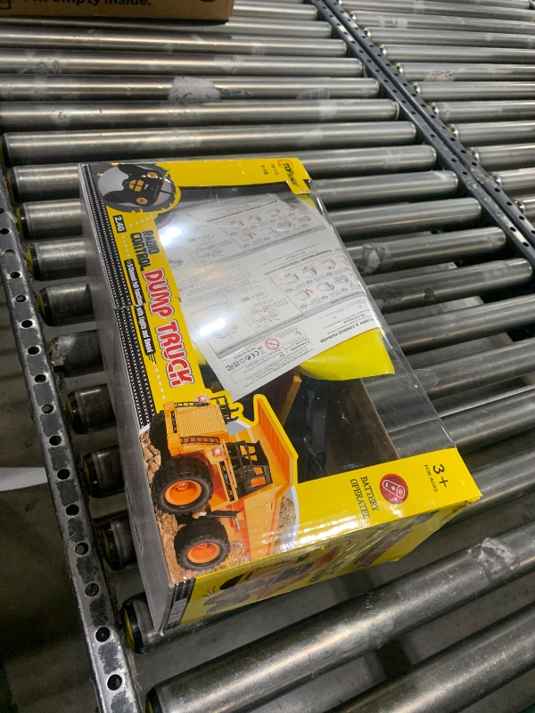 Photo 1 of Top Race Remote Control Dump Truck - 5-Channel Electric Radio Control Construction Vehicles