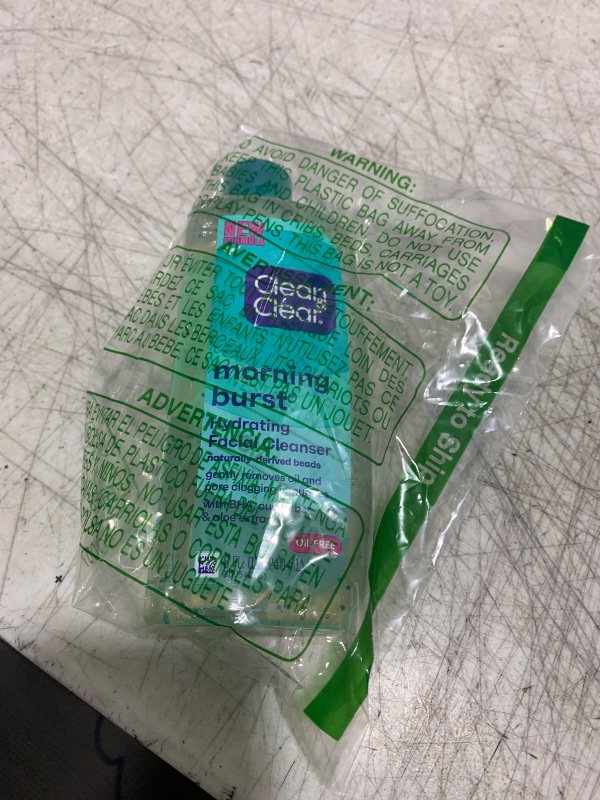 Photo 1 of Clean & Clear Morning Burst Oil-Free Hydrating Facial Cleanser with BHA, Cucumber & Aloe Extracts, Face Wash Gently Removes Oil & Pore Clogging Impurities, 8 fl. oz