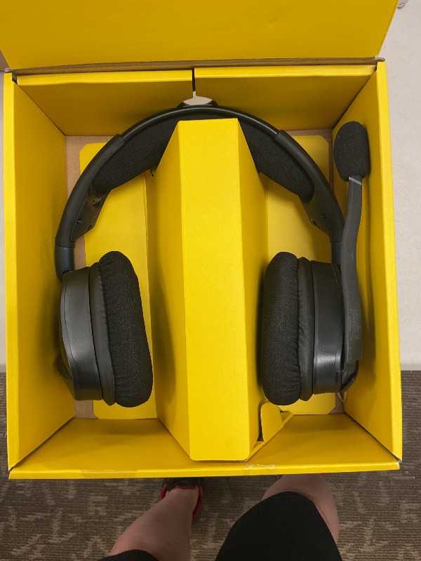 Photo 3 of CORSAIR VOID RGB ELITE Wireless Gaming Headset – 7.1 Surround Sound – Omni-Directional Microphone – Microfiber Mesh Earpads – Up to 40ft Range – iCUE Compatible – PC, Mac, PS5, PS4 – Carbon