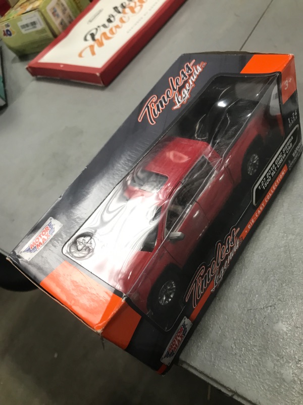 Photo 1 of Motormax 2019 GMC Sierra 1500 SLT Crew Cab Pickup Truck Red 1/24-1/27 Diecast Model Car