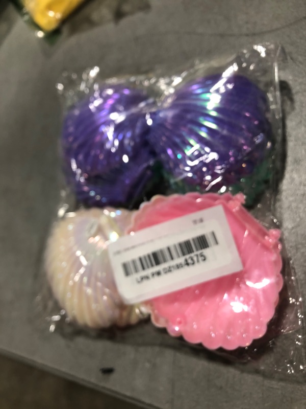 Photo 1 of 10Pcs Shell Candy Boxes Plastic Plastic Candy Containers Small Gift Box Jewelry Storage Box Seashell Containers Box for Wedding Birthday Baby Shower Christmas Party Favors Home Decor (10pcs)