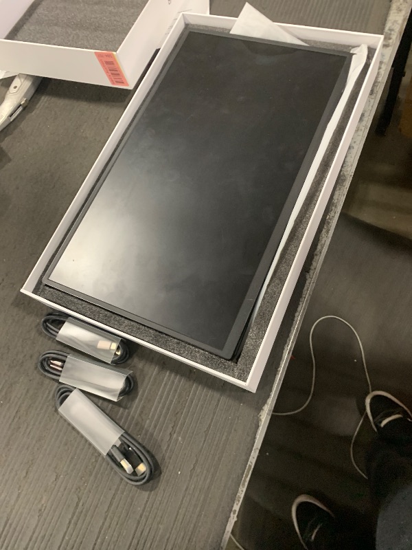 Photo 1 of portable monitor 