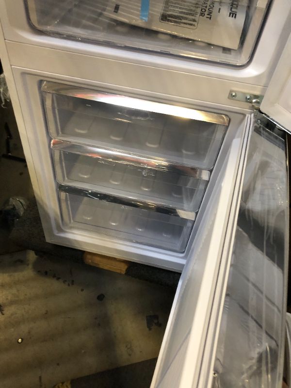 Photo 5 of Unique Appliances UGP-330L W AC Classic Retro Refrigerator Electric Bottom-Mount Fridge with Intuitive Control Panel, 4 Glass Shelves, and 3 Freezer Drawers, Frost-Free, 12 cu./ft, Marshmallow White