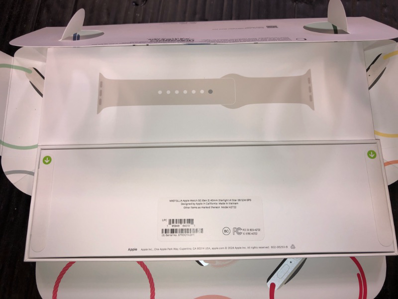 Photo 2 of Apple Watch SE (2nd Gen) [GPS 40mm] Smartwatch with Starlight Aluminium Case with Starlight Sport Band S/M. Fitness and Sleep Trackers, Crash Detection, Heart Rate Monitor, Retina Display