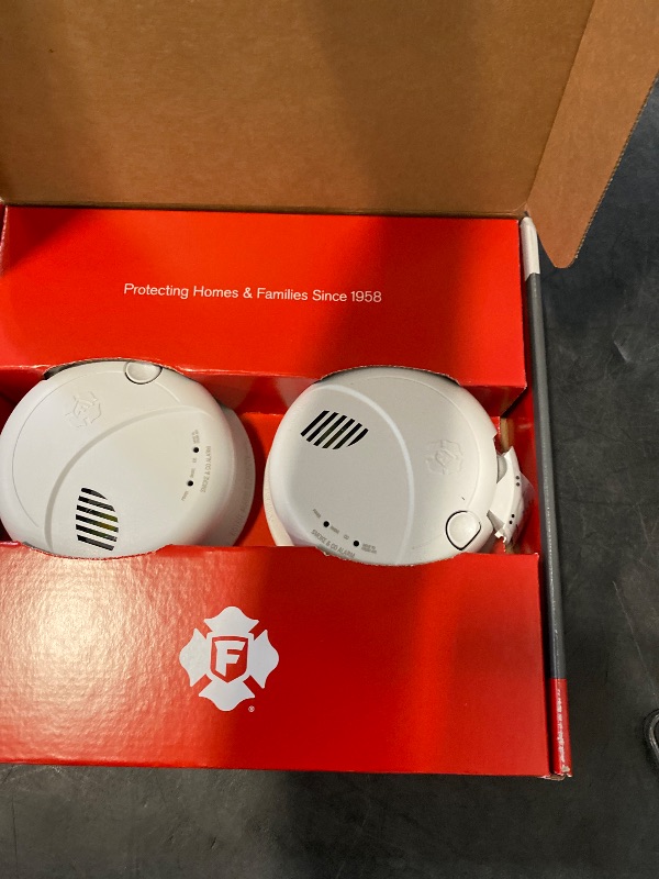 Photo 1 of First Alert Battery-Powered Electrochemical/Photoelectric Smoke and Carbon Monoxide Detector 2 pk