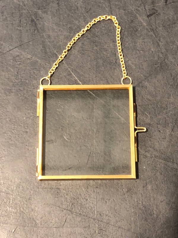 Photo 1 of 6pcs Glass Frames for Pressed Flowers Gold Mini Glass Hanging Frame 2.7x2.7x0.3 Inch Square Mini Metal Picture Frame Ornaments Clear Double Sided Glass Floating Frame Hanging Artwork Display Frame