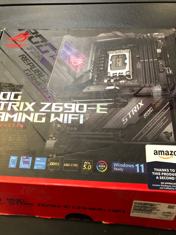 Photo 2 of ASUS ROG Strix Z690-E Gaming WiFi 6E LGA 1700(Intel 12th Gen)ATX motherboard(PCIe 5.0,DDR5,2.5 Gb LAN,Thunderbolt 4,5xM.2,1xPCIe 5.0 M.2,ROG Hyper M.2 Card,Front panel USB 3.2 Gen 2x2 Type-C)