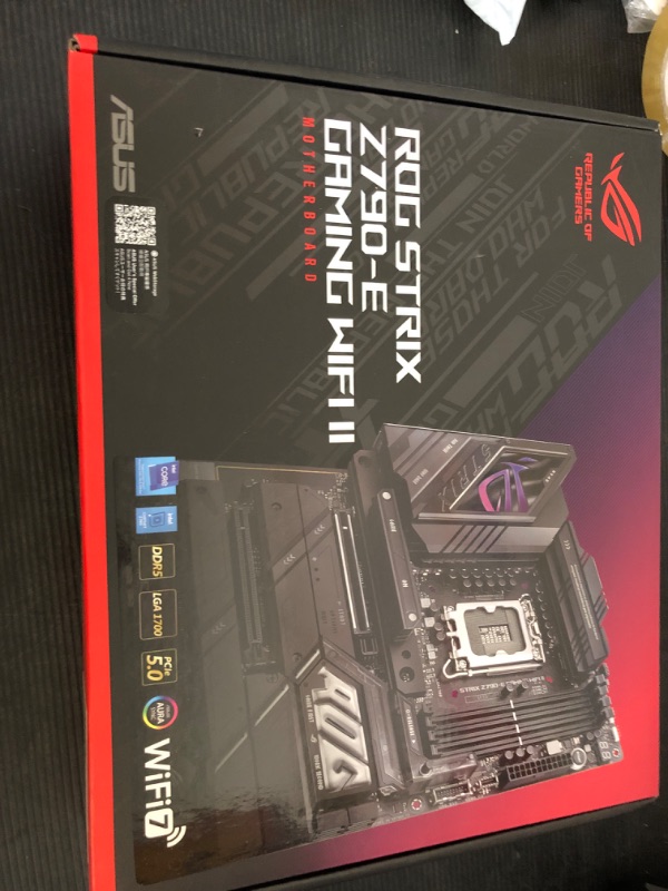 Photo 3 of ASUS ROG Strix Z790-E Gaming WiFi II LGA 1700(Intel 14th & 13th & 12th Gen)ATX gaming motherboard(DDR5,PCIe 5.0,2.5 Gb LAN,5XM.2 slots,PCIe 5.0 x16,WiFi 7 front-panel connector with PD 3.0 up to 30W.