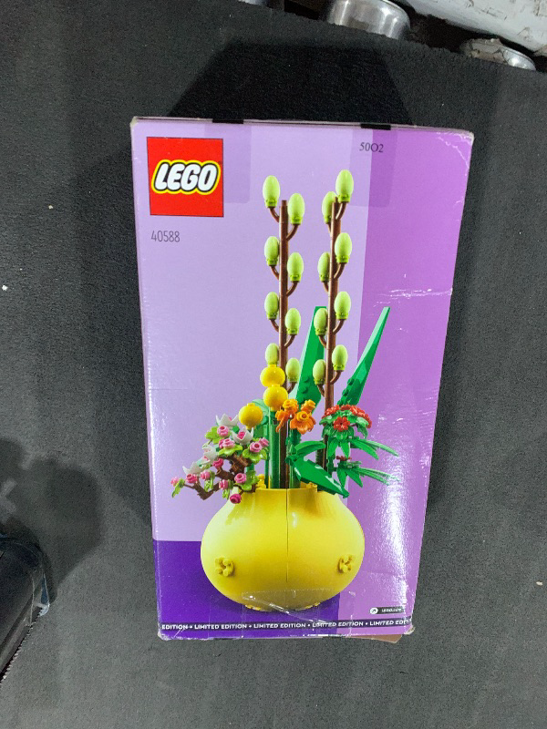 Photo 1 of LEGO Flower Pot # 40588 VIP Limited Edition (292 Pieces)
