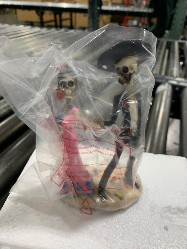 Photo 1 of Ebros Day of The Dead Latin Tango Skeleton Couple Dancing Statue 5.75"