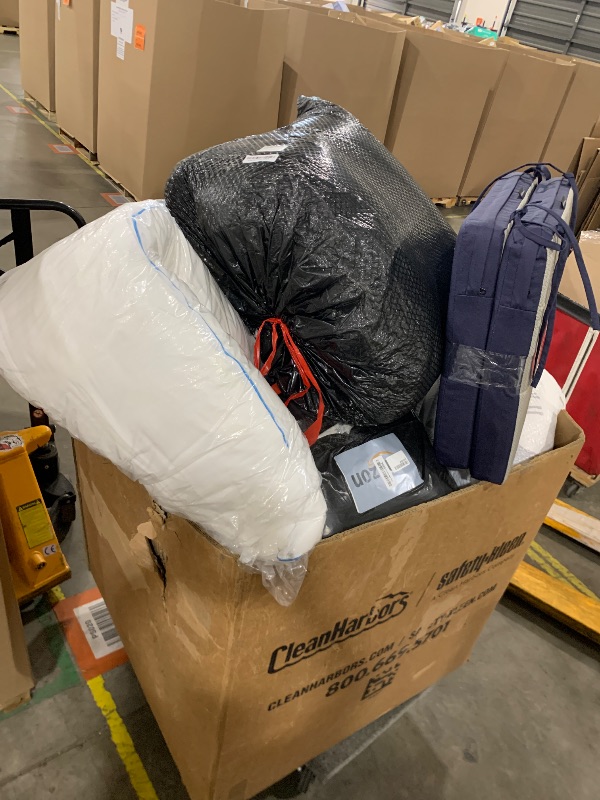 Photo 1 of 20 ITEMS, MIXED, MISCELLANEOUS ITEMS, COMFORTERS, PILLOWS, RUGS, ETC, FINAL SET PRICE, SOLD AS IS