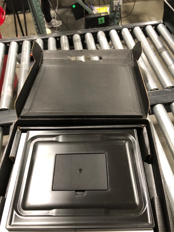 Photo 1 of Alienware X16 R2 Gaming Laptop - 16-inch QHD+ 240Hz 3ms Display, Intel Core Ultra 9-185H, 32GB LPDDR5X RAM, 1TB SSD, NVIDIA GeForce RTX 4080 12GB GDDR6, Windows 11 Home, Onsite Service - Lunar Silver