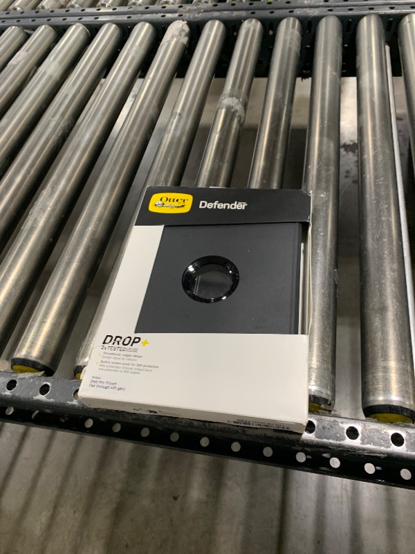 Photo 1 of OtterBox Defender Series Case for iPad Pro 11-inch (4h, 3rd, 2nd, & 1st Gen) - Black