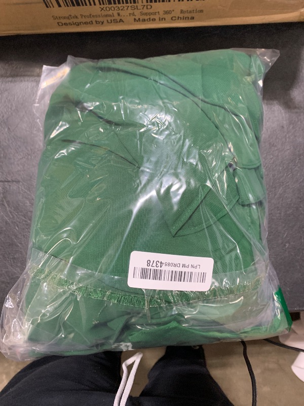 Photo 1 of vintys Country V-Neck Emerald Green Bridesmaid Dresses 2023 for Women Cold Shoulder Chiffon Low Back Side Slit Formal Prom Gown with Pockets Floor Length 4