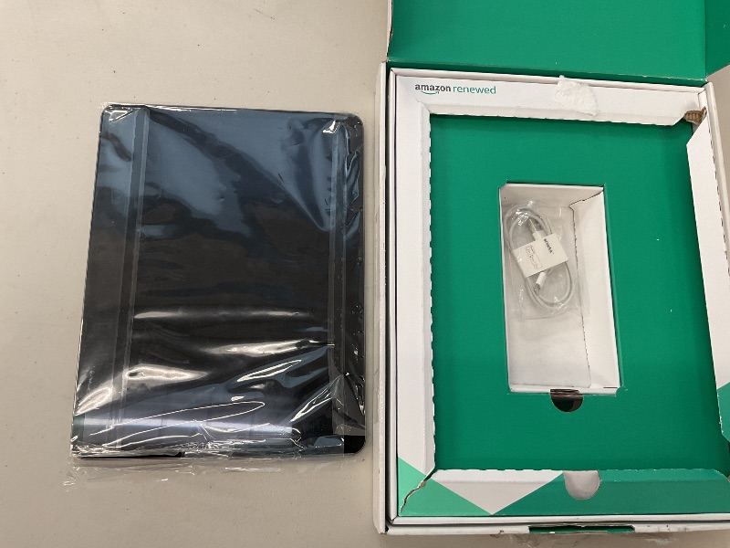 Photo 1 of Apple 2022 iPad Pro 6th Gen (12.9-inch, Wi-Fi, 1TB) - Space Gray (Renewed Premium) (failed memory wipe 128gb storage) USED