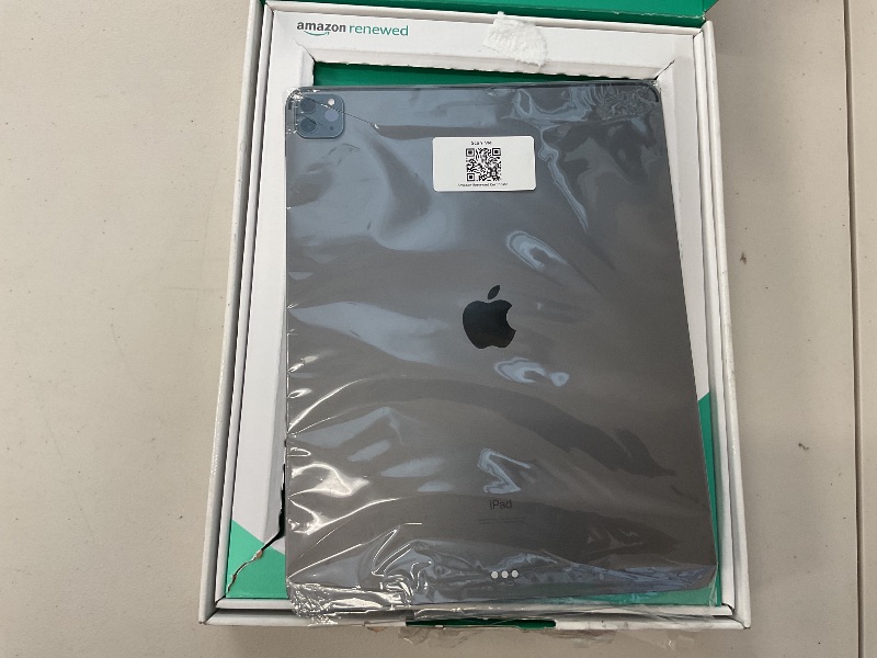 Photo 1 of Apple 2022 iPad Pro 6th Gen (12.9-inch, Wi-Fi, 1TB) - Space Gray (Renewed Premium) (failed memory wipe 128gb storage) USED