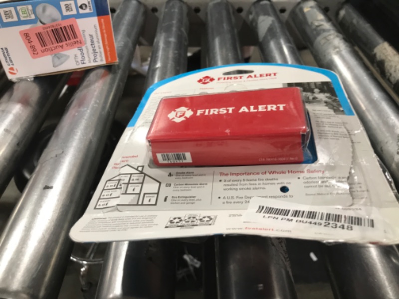 Photo 1 of First Alert CO605 Plug-In Carbon Monoxide Detector with Battery Backup , White
