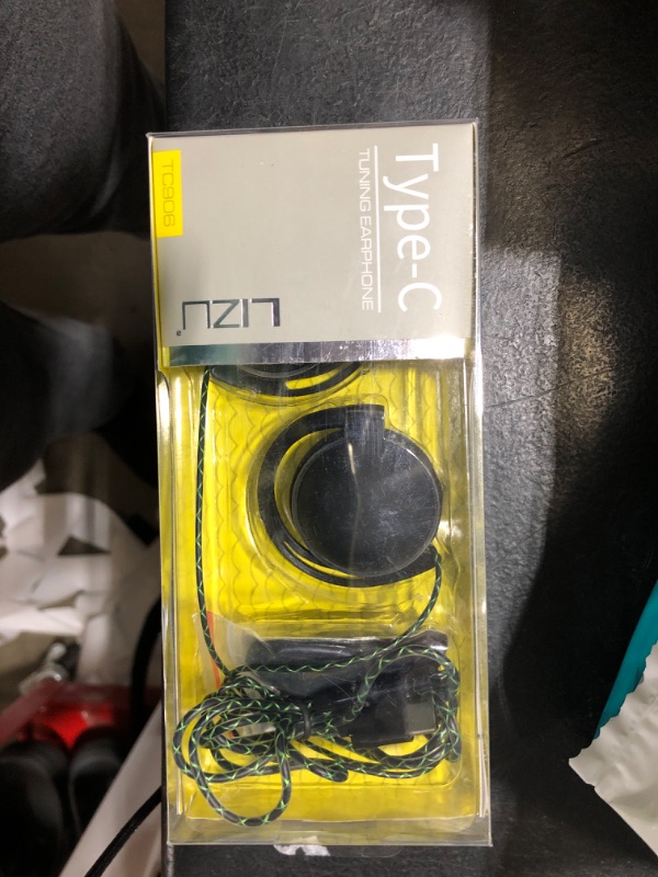 Photo 1 of Clip-on USB-C Earphones with Mic & Controller, C-type Earphones with Subwoofer Stereo, Compatible with iPad & Android Smartphones