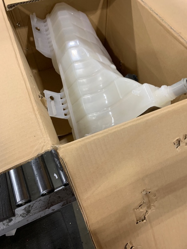 Photo 1 of YUANJUFITT ?603-5403 Engine Coolant Reservoir Tank Radiator for Kenworth T600 T660 T800 W900/Peterbilt 348 365 367 377 382 384 385 386 388 389 Coolant Tank Truck Accessories Antifreeze Reservoir Tank