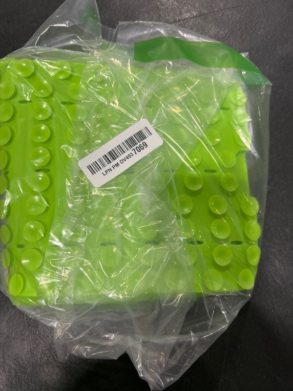 Photo 1 of Femont Medium Silicone Snuffle Mat for Small Medium Dogs Cats Slow Down Eating,Slow Feeder Lick Mat for Dry Wet Food for Pet Training Smell,Encourages Natural Foraging Skill,Relieving Stress (Green)
