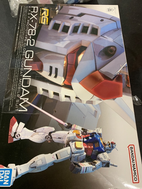 Photo 2 of Mobile Suit dam RX-78-2 Gundam Real Grade 1:144 Scale Model Kit