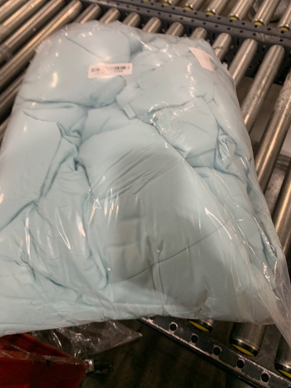 Photo 2 of Bedsure Comforter Duvet Insert - Quilted Comforters King Size, All Season Duvet, Down Alternative Bedding Comforter with Tabs(Light Blue,King 90"x102")