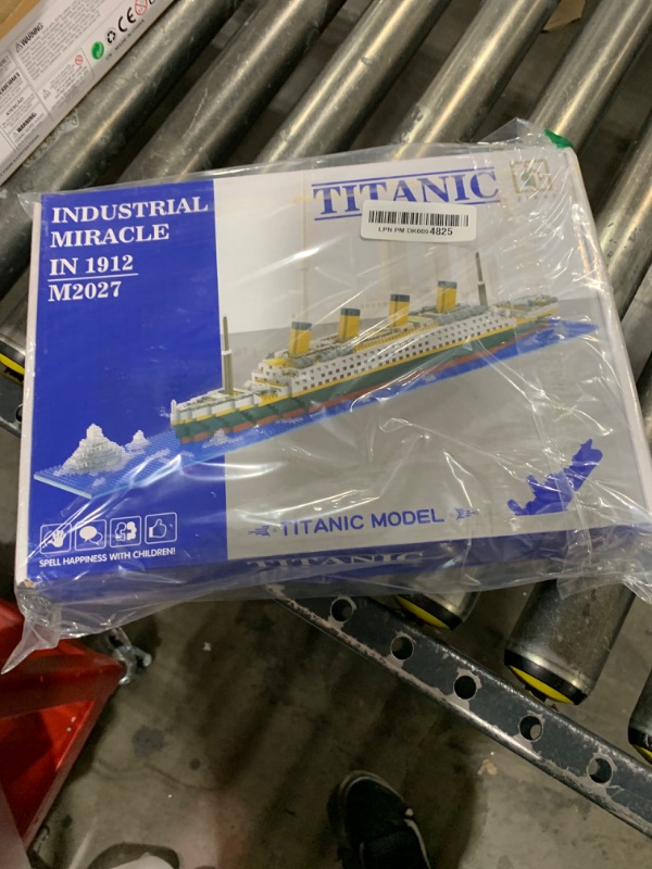 Photo 1 of PQKIE Titanic Micro Mini Building Set,1878 Pieces Big Ship Model Building Toys,DIY Educational Toys 3D Puzzle Kit,STEM Ship Creative Project Model Building Set, Birthday for Adults,Kids
