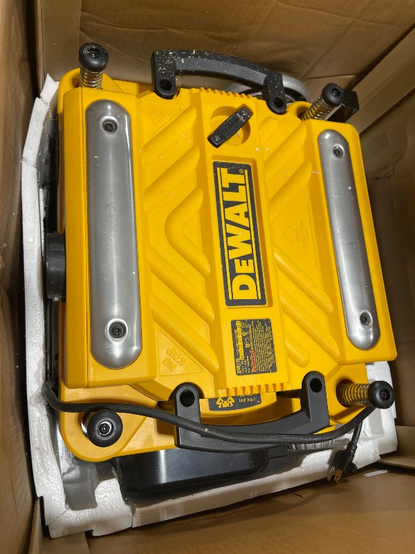 Photo 5 of DEWALT Thickness Planer, Two Speed, 13-inch, 15 Amp, 20,000 RPM Motor (DW735X)