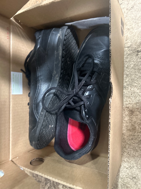 Photo 1 of ***** LOOK AT COMMENTS******      Street Casual Mens Black Comfortable Slip-Resistant Work Shoes for Food Service Safety Size 8.5