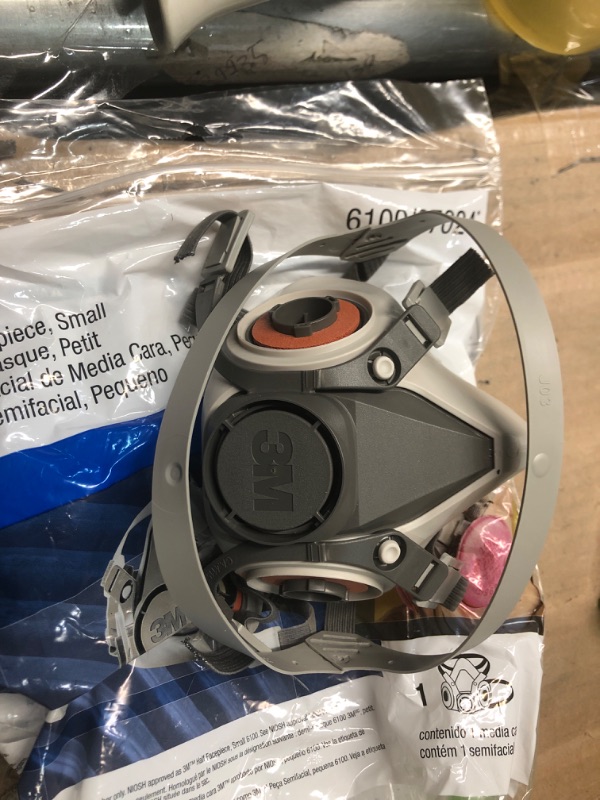 Photo 1 of ***(PARTS ONLY/ NON REFUNDABLE/ NO RETURNS OR REFUNDS)***
3M Safety 142-6100 6000 Series, Small Reusable Half Face Mask Respirator