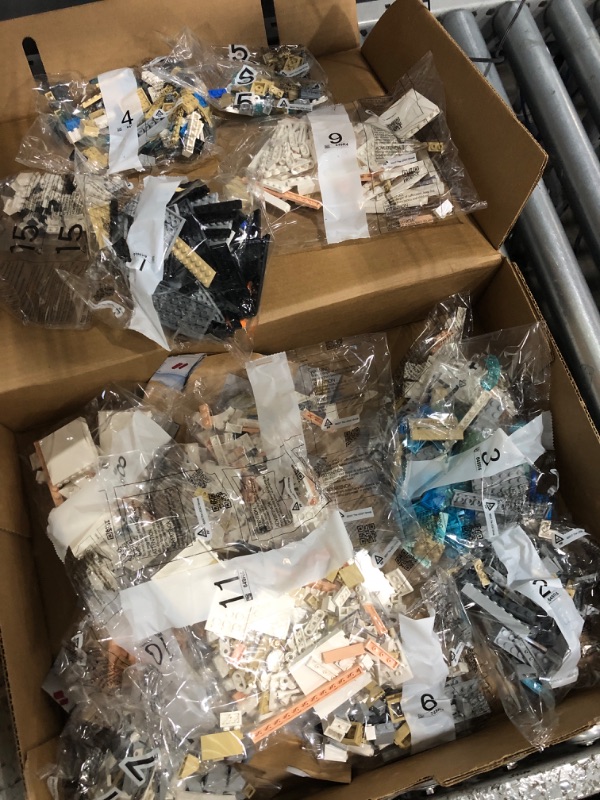 Photo 1 of *Missing some bags*LEGO Architecture Trevi Fountain Building Set - Collectible 3D Puzzle of Italian Landmark Model for Display - DIY Arts and Craft for Adults - Gift Idea for Men and Women - 21062